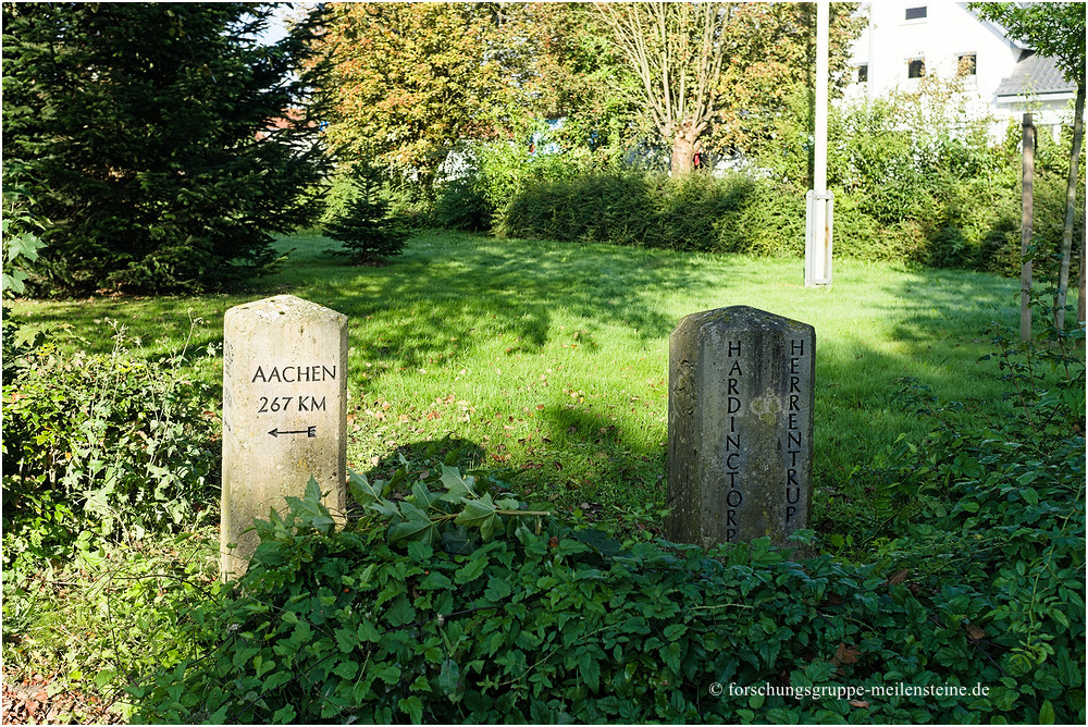 Lippische Meilensteine in Herrentrup