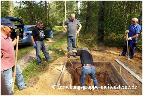 Aufstellung der Meilensteine im Krämer Forst