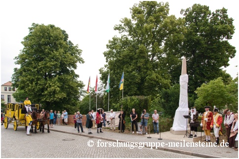 Aufstellung sächsische Distanzsäule Luckau