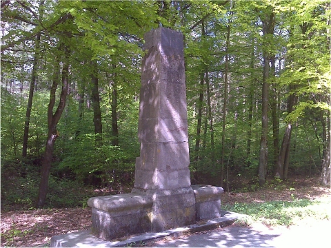 Preußischer Ganzmeilenobelisk Bahnhof Hirschfeld