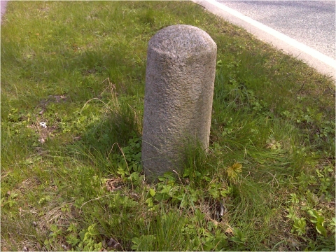 Dänischer Halbmeilenstein Holstendorf (Flachsröste)