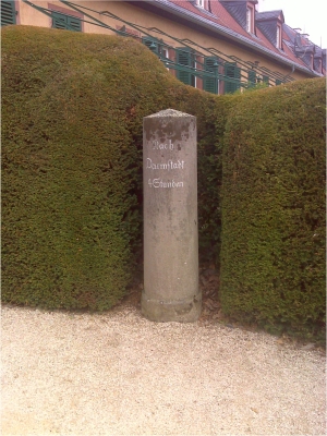 Hessischer Rundsockelstein Langen-Schloß Wolfsgarten