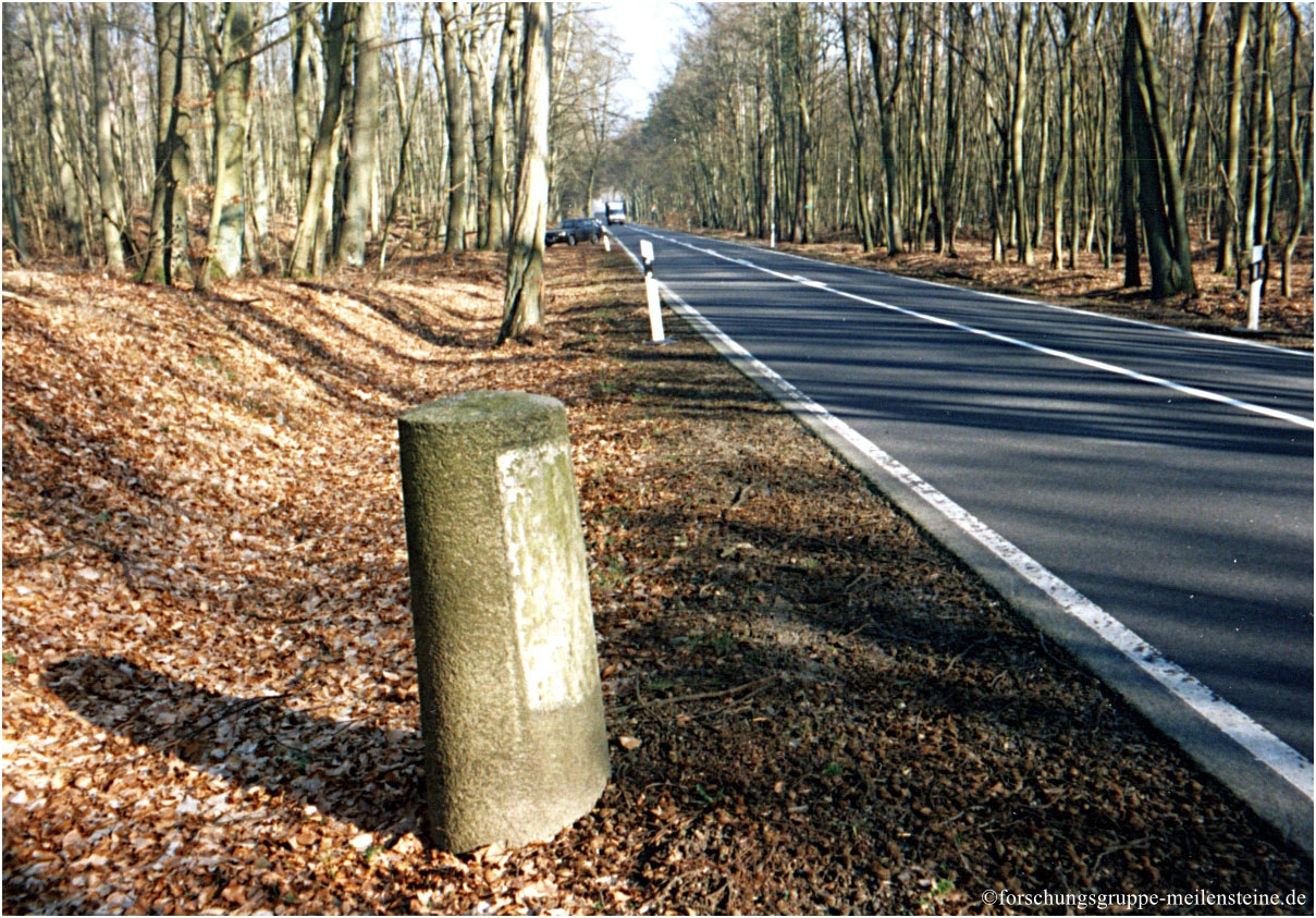 Mecklenburg-Schweriner Rundsockelstein Neukrug