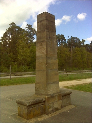 Preußischer Ganzmeilenobelisk Nieder Kostenz/Brauschied